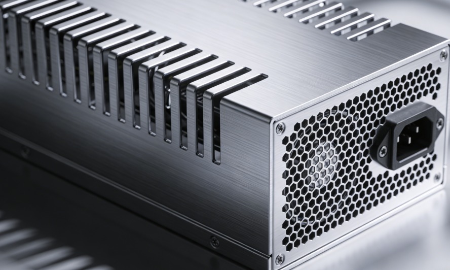 ¿Cuándo debería elegir acero inoxidable o aluminio para gabinetes industriales personalizados?