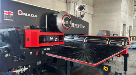 ¿Cómo mejora la eficiencia el punzonado de torreta CNC en la producción de estampado de chapa metálica?